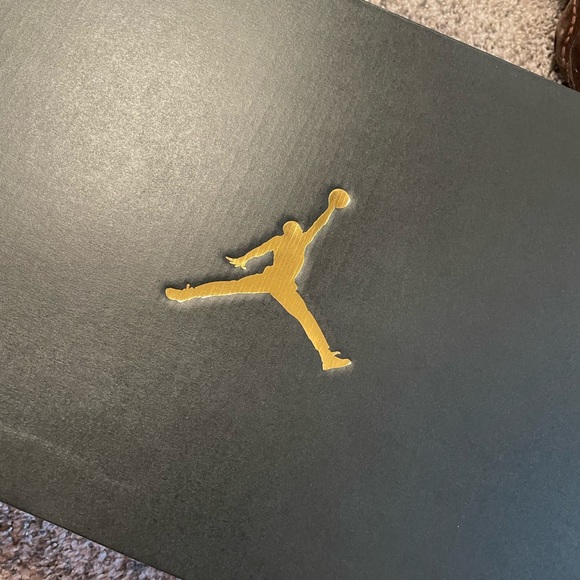 Jordan Cover 3 ‘Bred’ - Picture 2 of 8